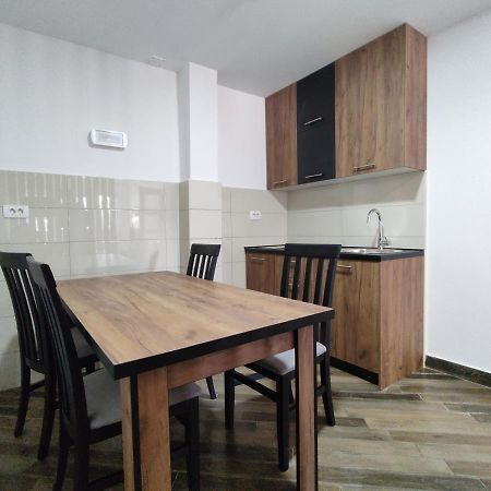 Apartments & Restaurant Pirlitor Жабляк Экстерьер фото